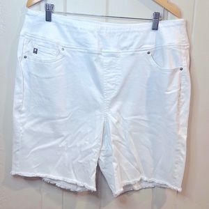 Belle by Kim Gravel white shorts with front pockets